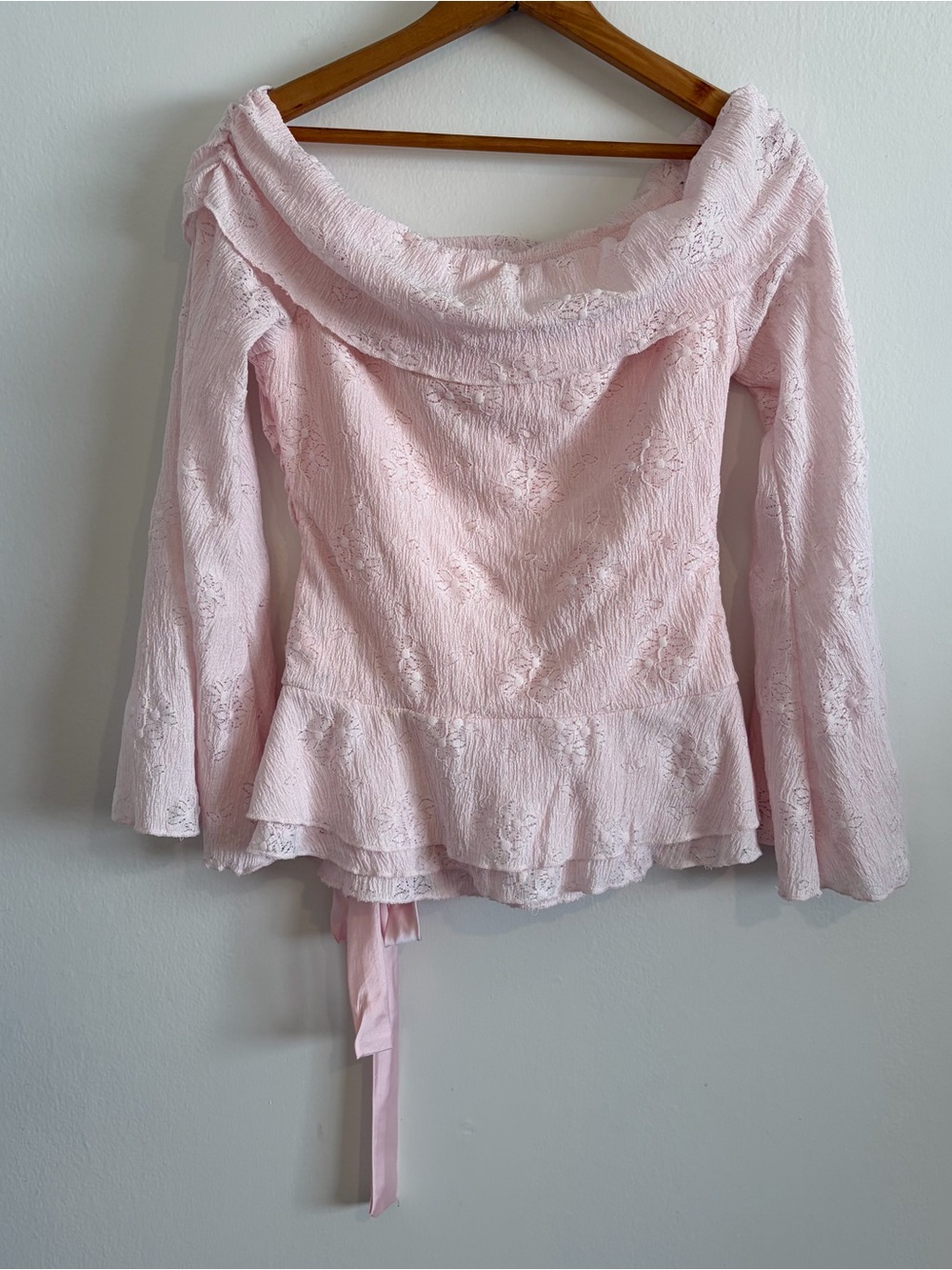 Cider Light Pink Off-Shoulder Daisy Lace Blouse - Picture 4 of 8